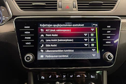 valkoinen Skoda Superb 2020 kuva 25.