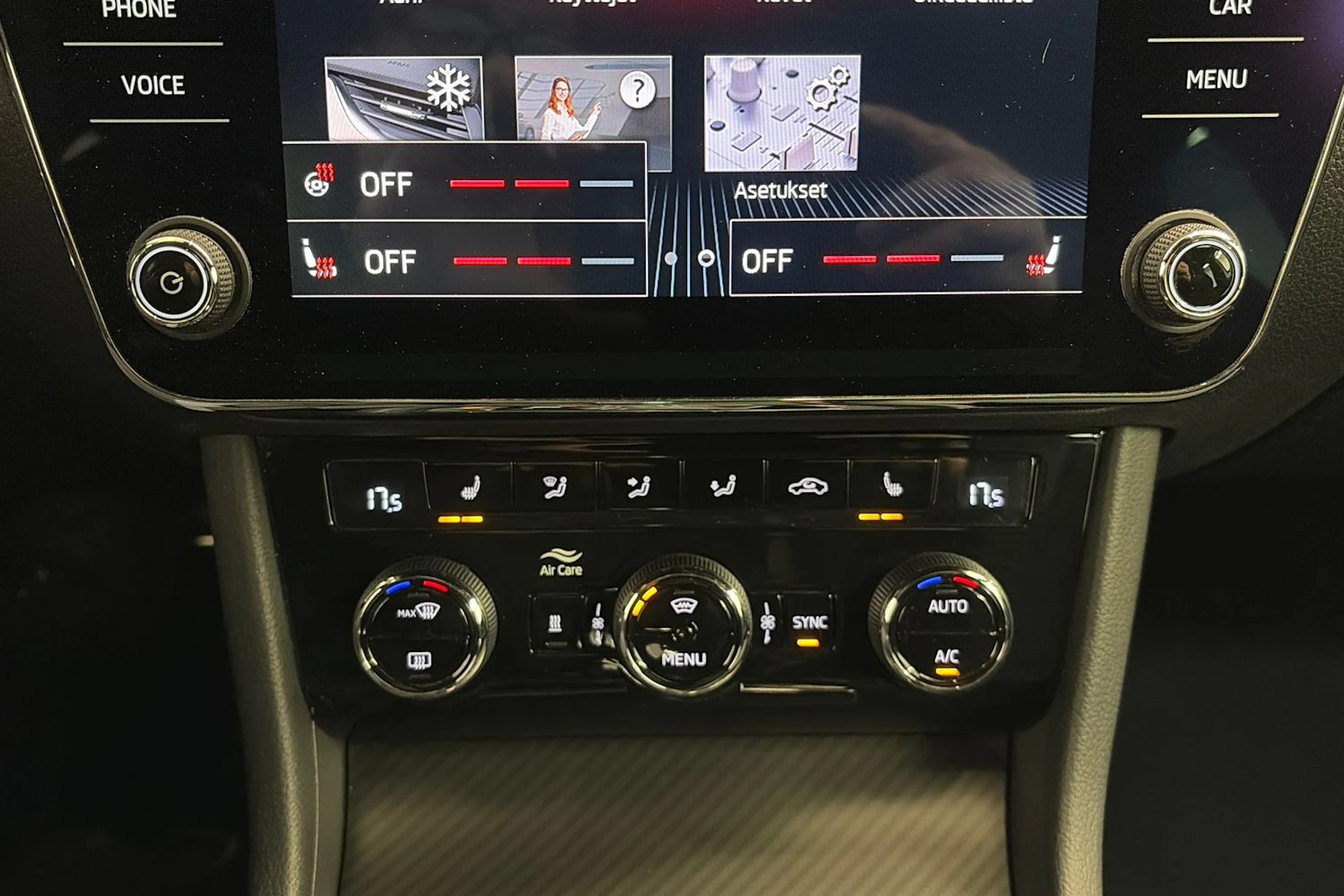 valkoinen Skoda Superb 2020 kuva 28.