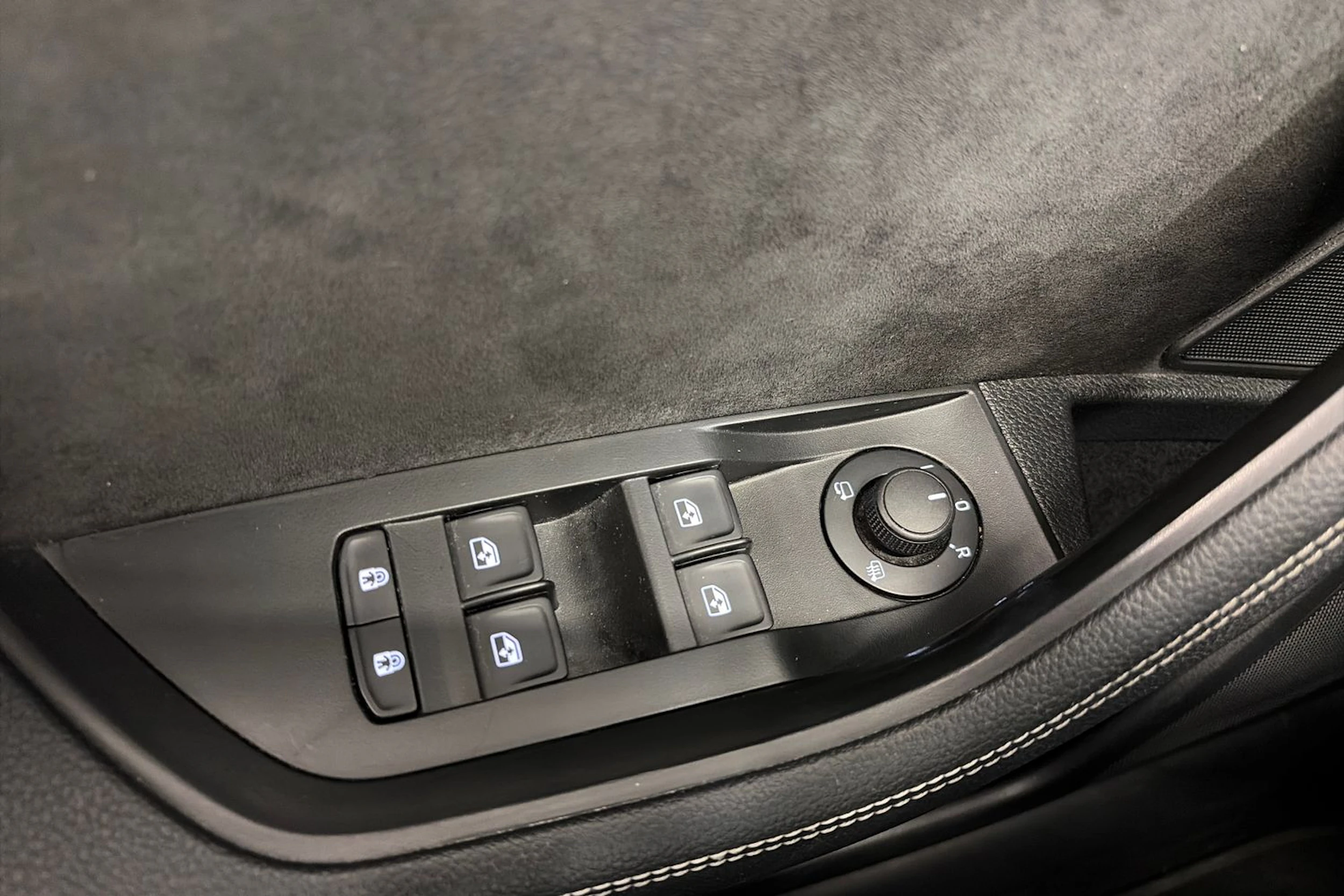 valkoinen Skoda Superb 2020 kuva 30.