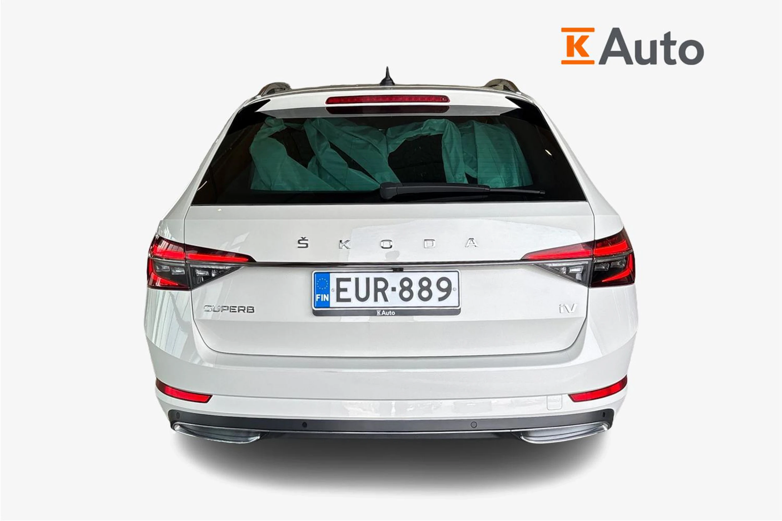 Valkoinen Skoda Superb 2020 kuva 4.