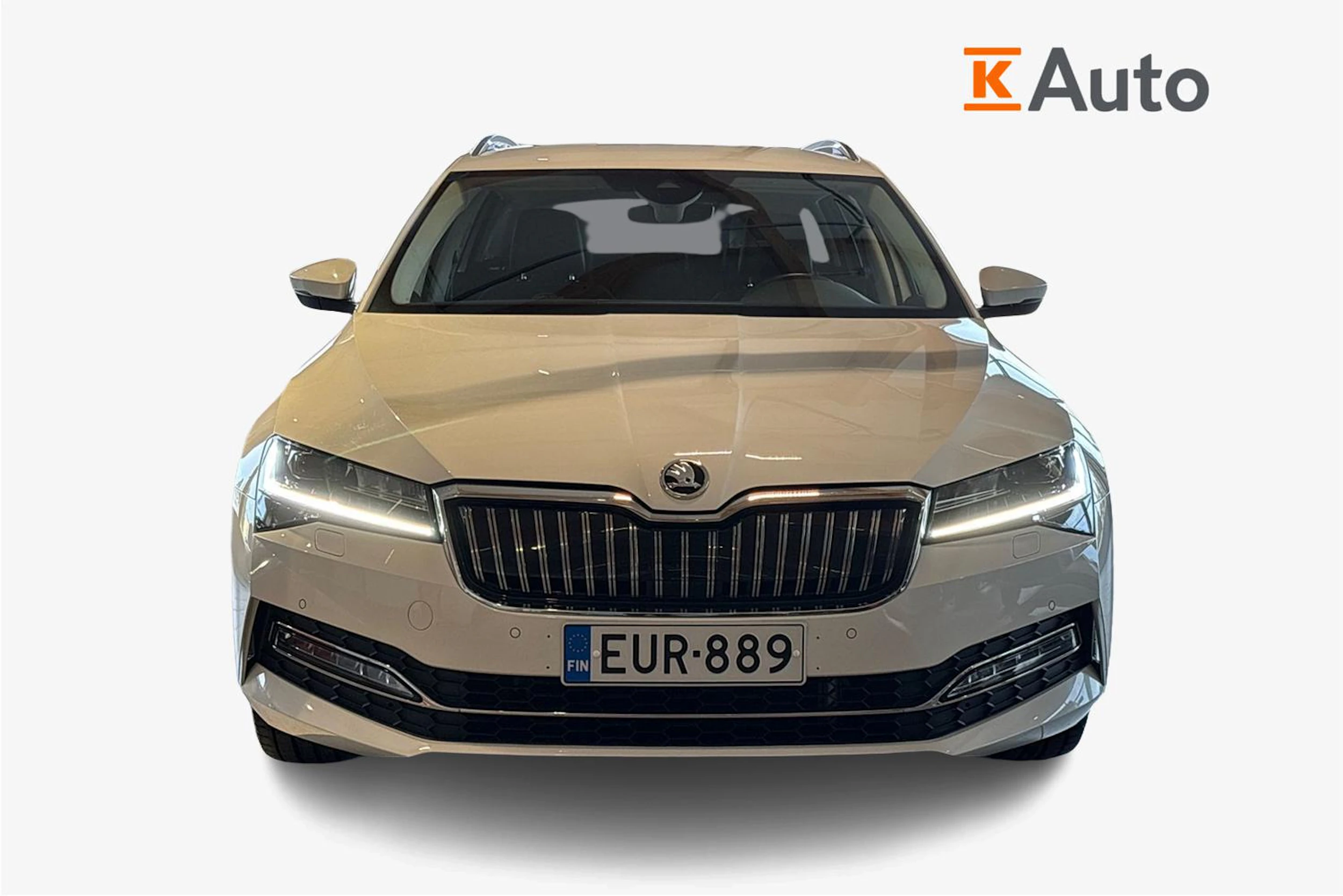 Valkoinen Skoda Superb 2020 kuva 5.