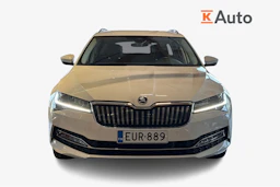 Valkoinen Skoda Superb 2020 kuva 5.