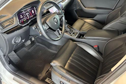 Valkoinen Skoda Superb 2020 kuva 8.