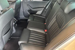 Valkoinen Skoda Superb 2020 kuva 11.