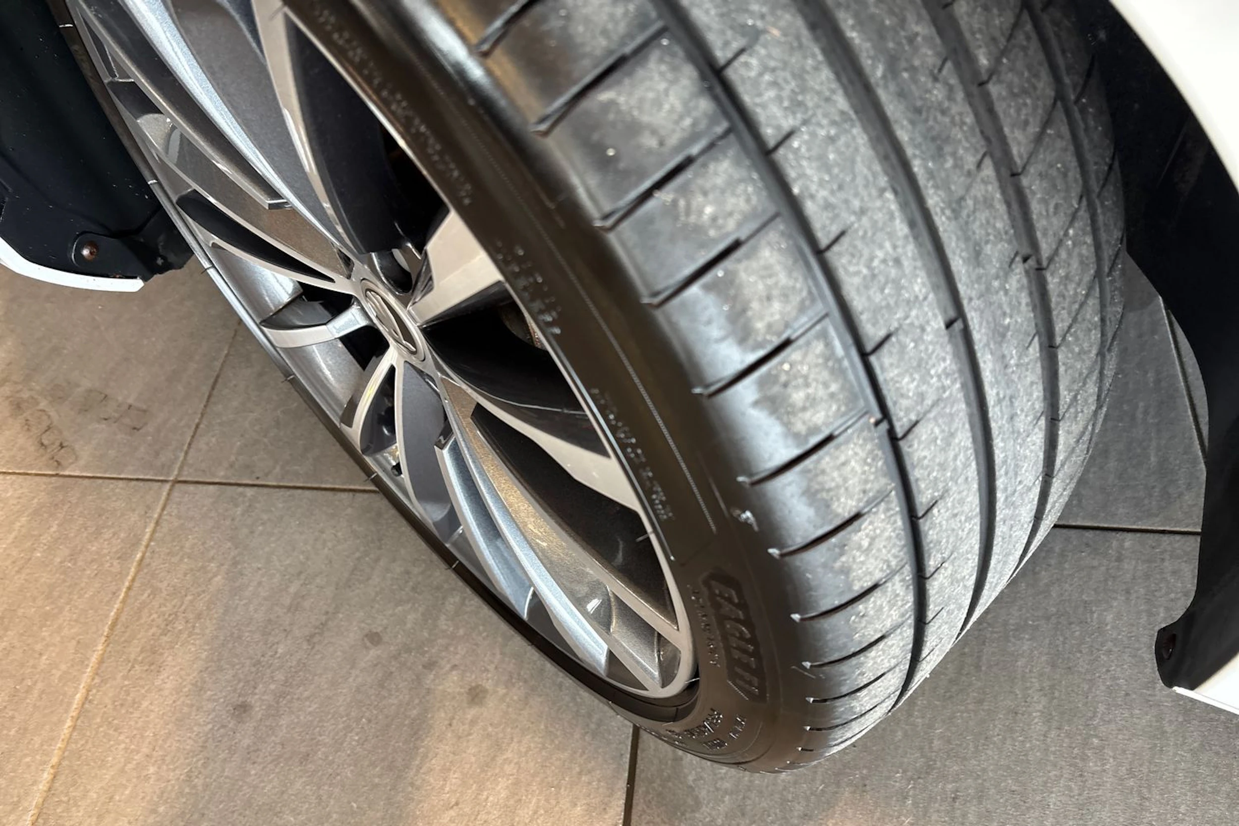 Valkoinen Skoda Superb 2020 kuva 13.