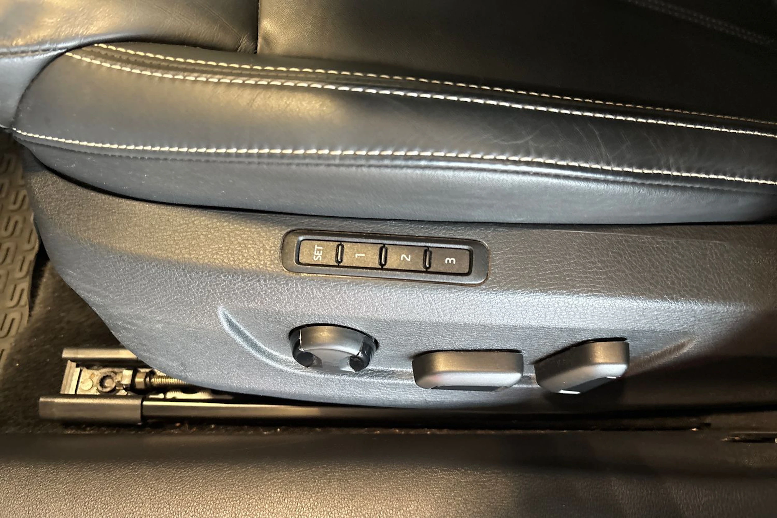 Valkoinen Skoda Superb 2020 kuva 15.