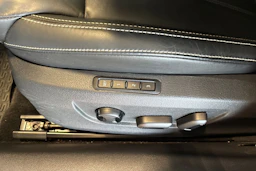 Valkoinen Skoda Superb 2020 kuva 15.