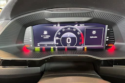 Valkoinen Skoda Superb 2020 kuva 16.