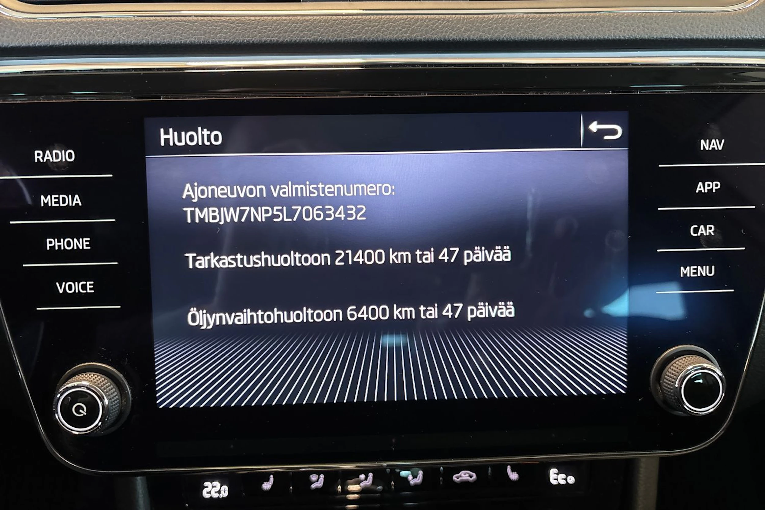 Valkoinen Skoda Superb 2020 kuva 20.