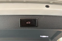 Valkoinen Skoda Superb 2020 kuva 23.