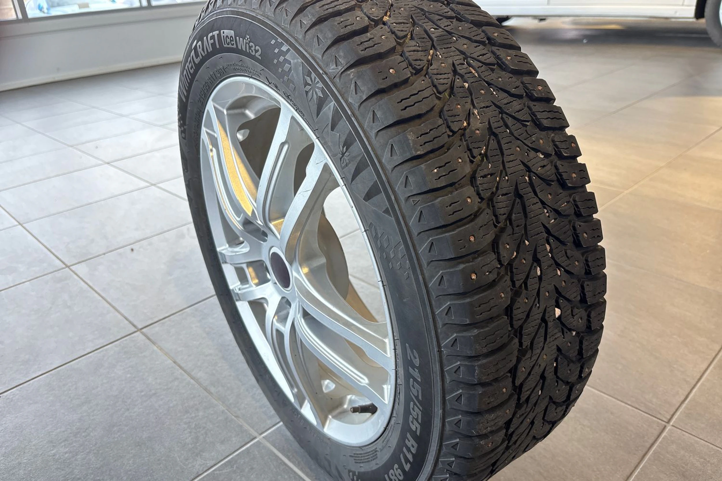 Valkoinen Skoda Superb 2020 kuva 24.