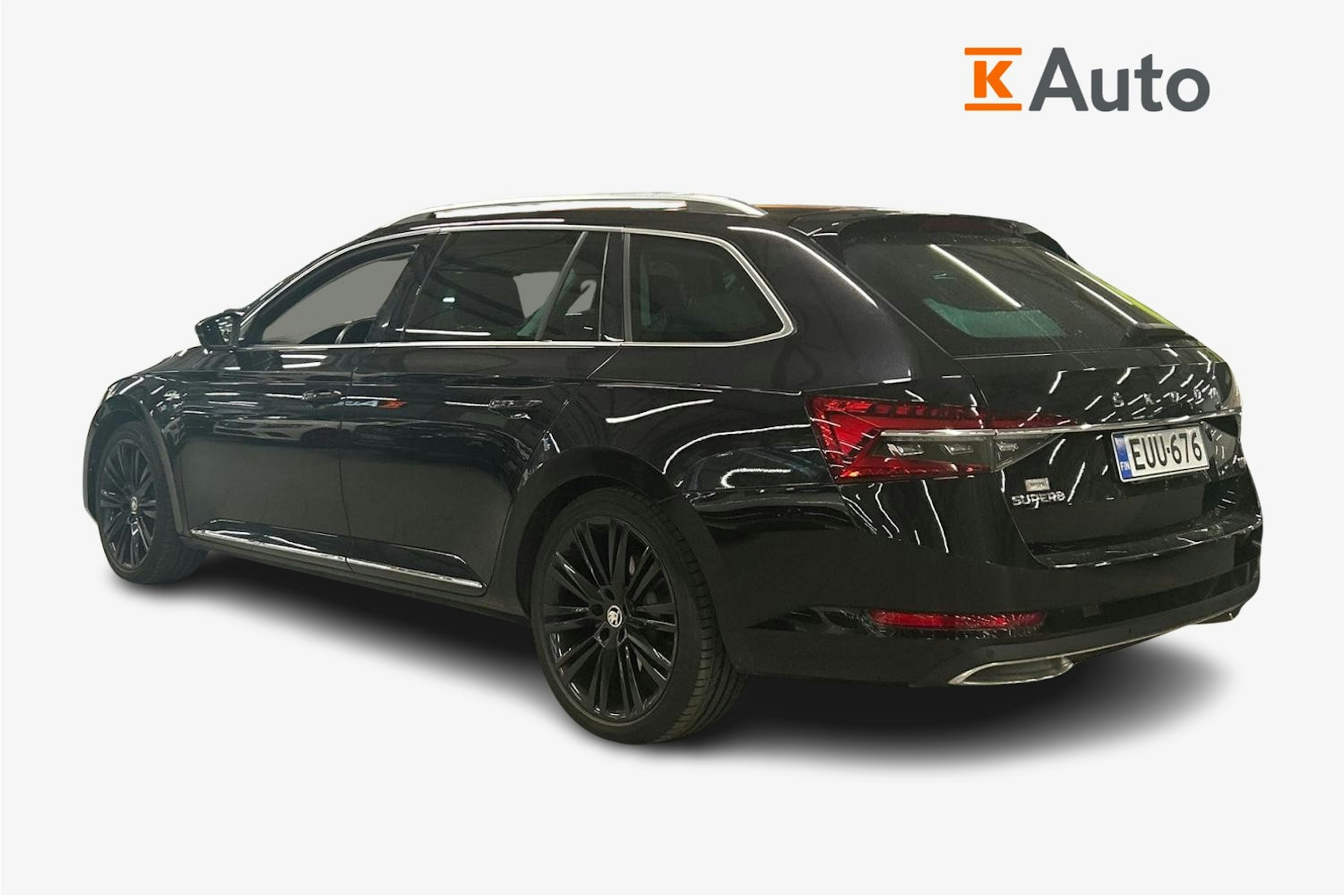 musta Skoda Superb 2020 kuva 2.
