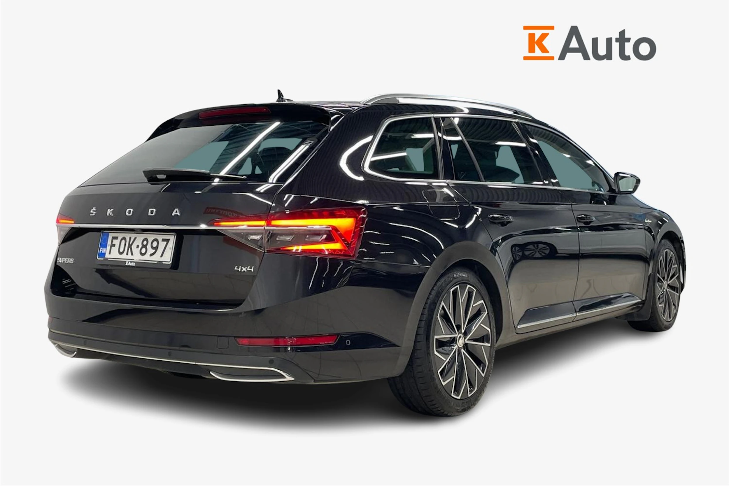 Musta Skoda Superb 2020 kuva 2.