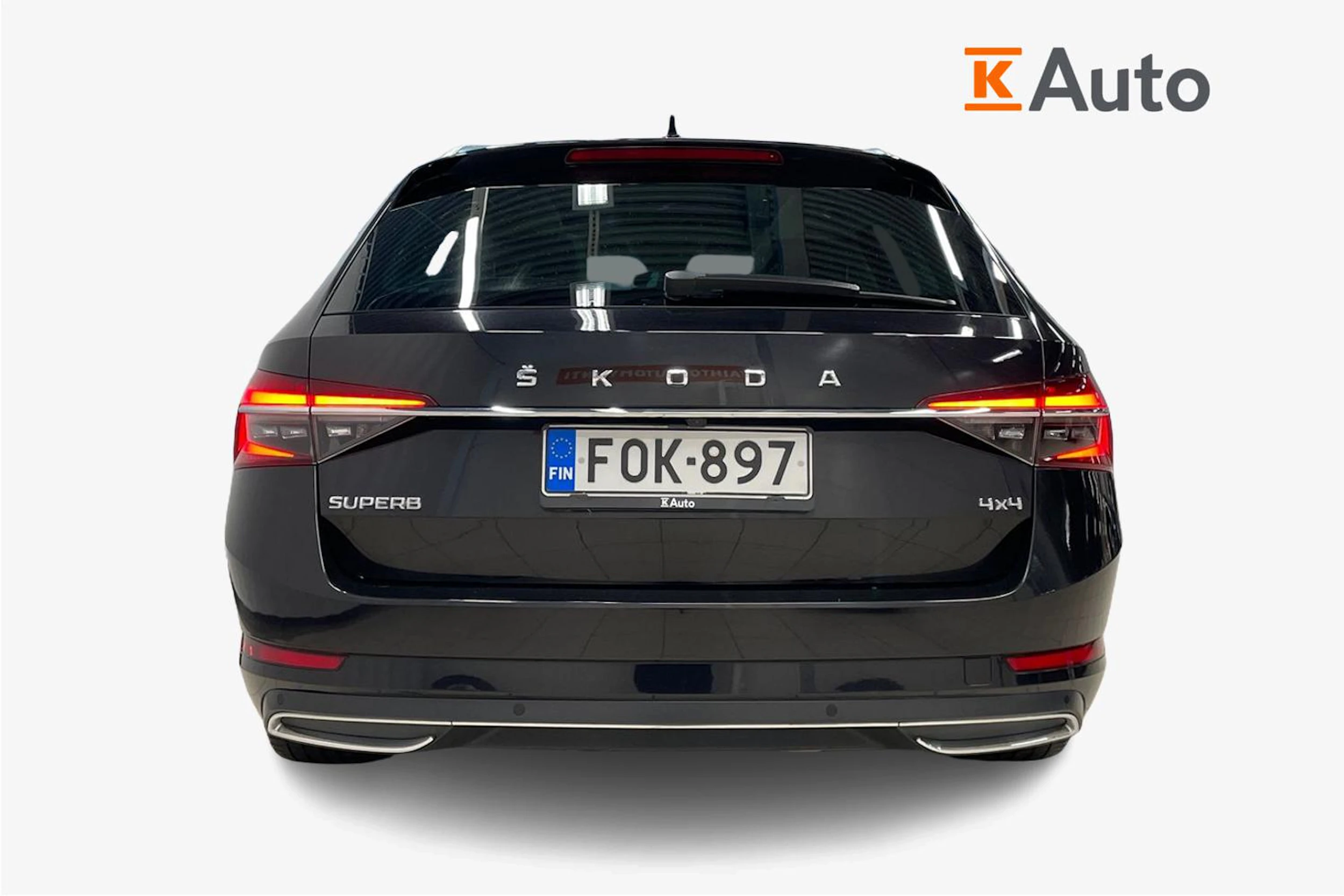 Musta Skoda Superb 2020 kuva 3.