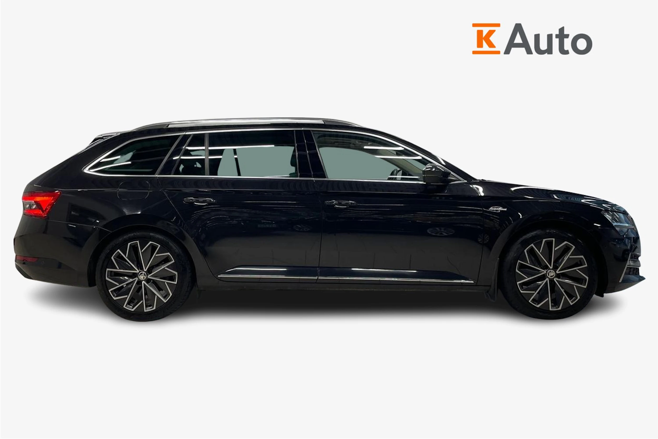 Musta Skoda Superb 2020 kuva 5.