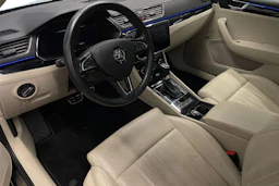 Musta Skoda Superb 2020 kuva 6.