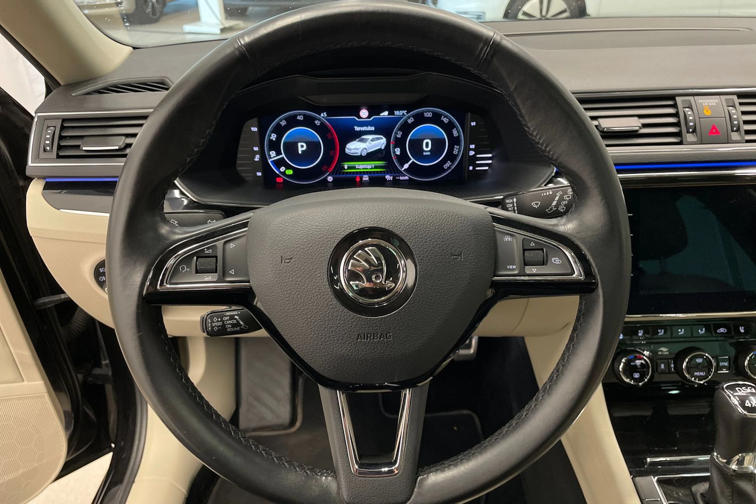 Musta Skoda Superb 2020 kuva 13.