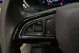 Musta Skoda Superb 2020 kuva 14.