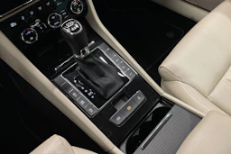 Musta Skoda Superb 2020 kuva 17.