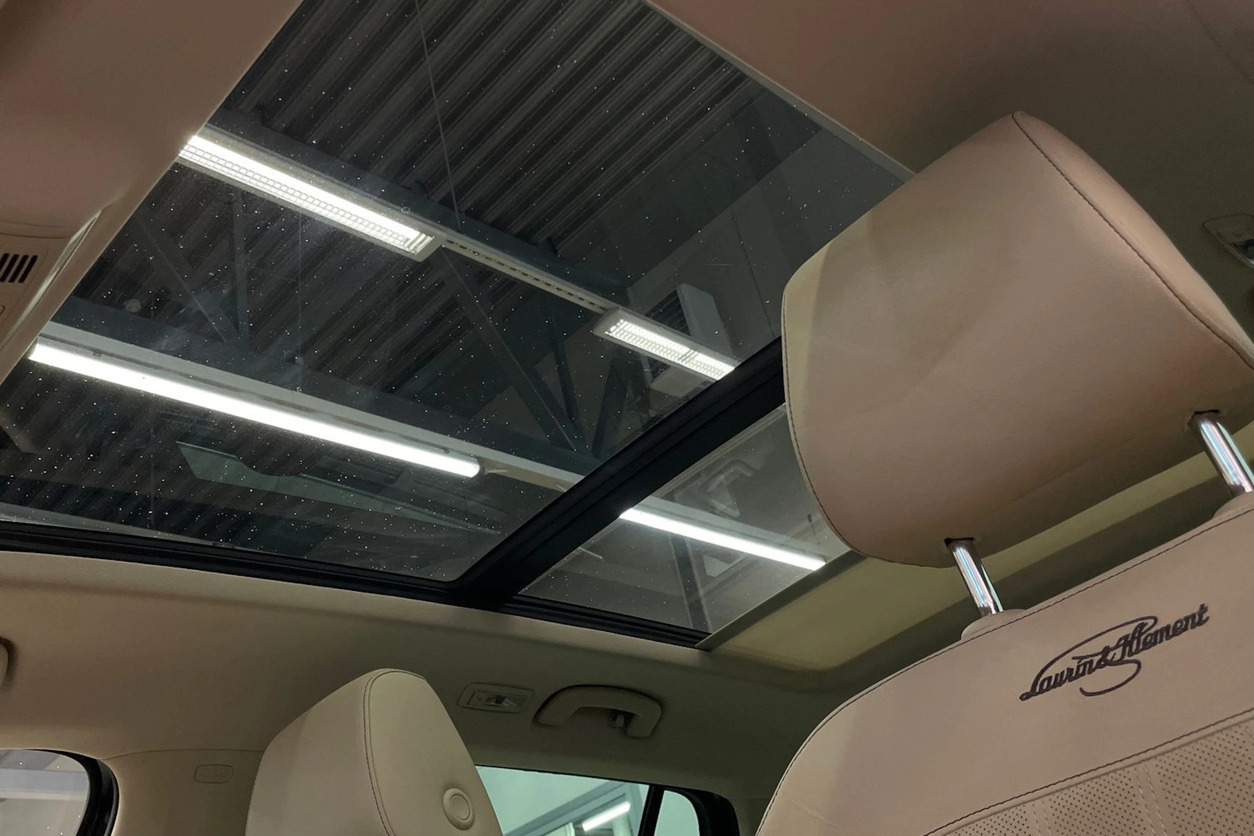 Musta Skoda Superb 2020 kuva 22.