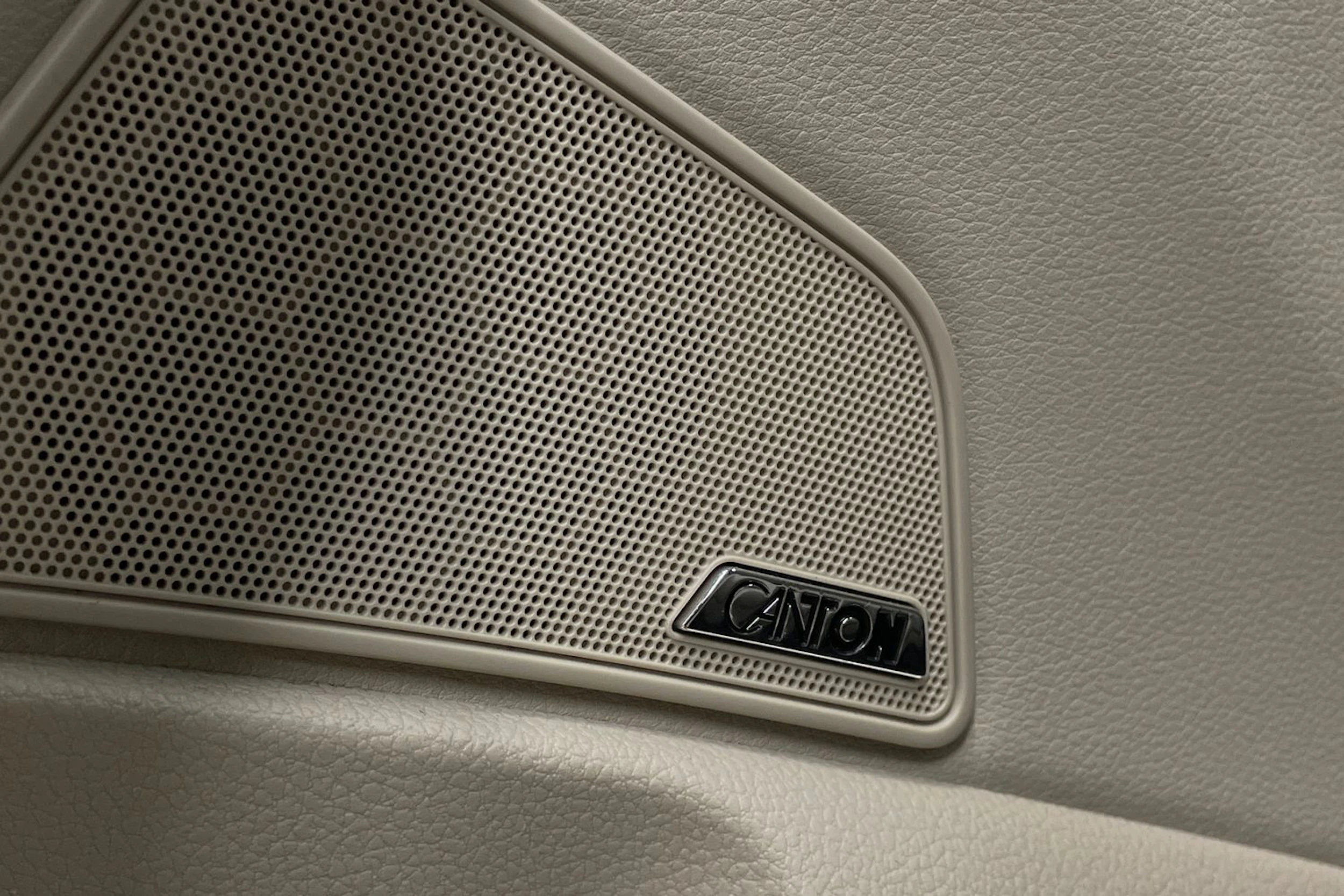 Musta Skoda Superb 2020 kuva 23.