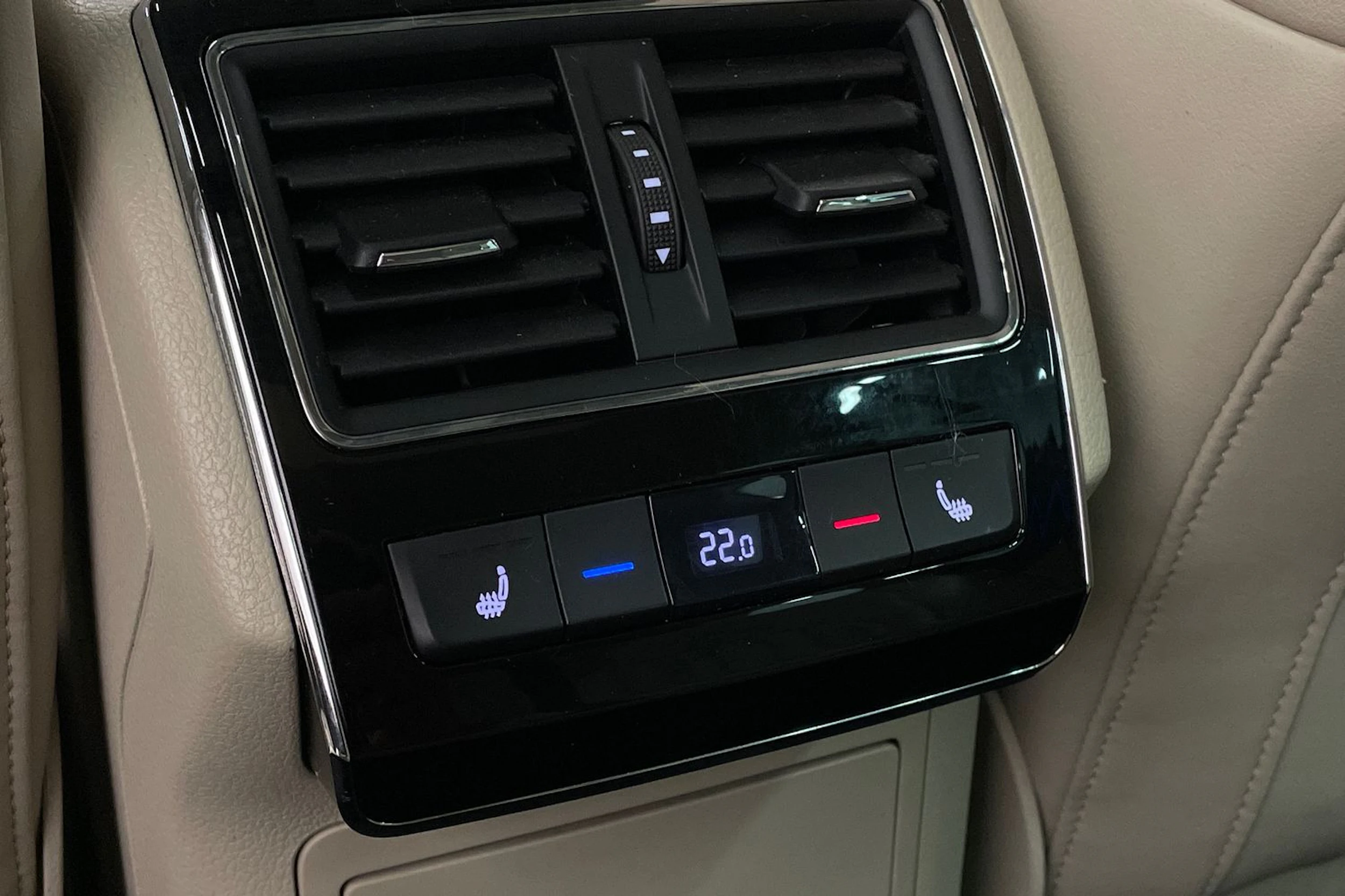 Musta Skoda Superb 2020 kuva 24.