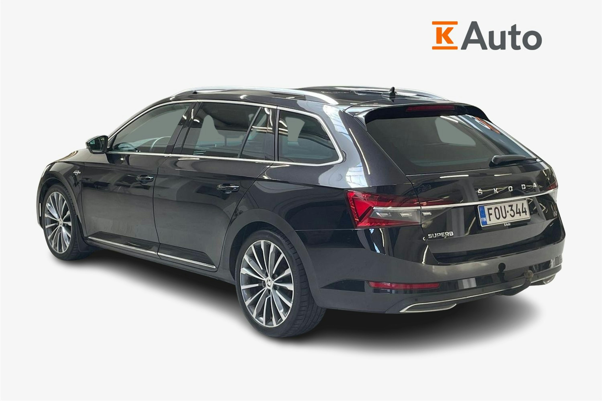musta Skoda Superb 2020 kuva 2.