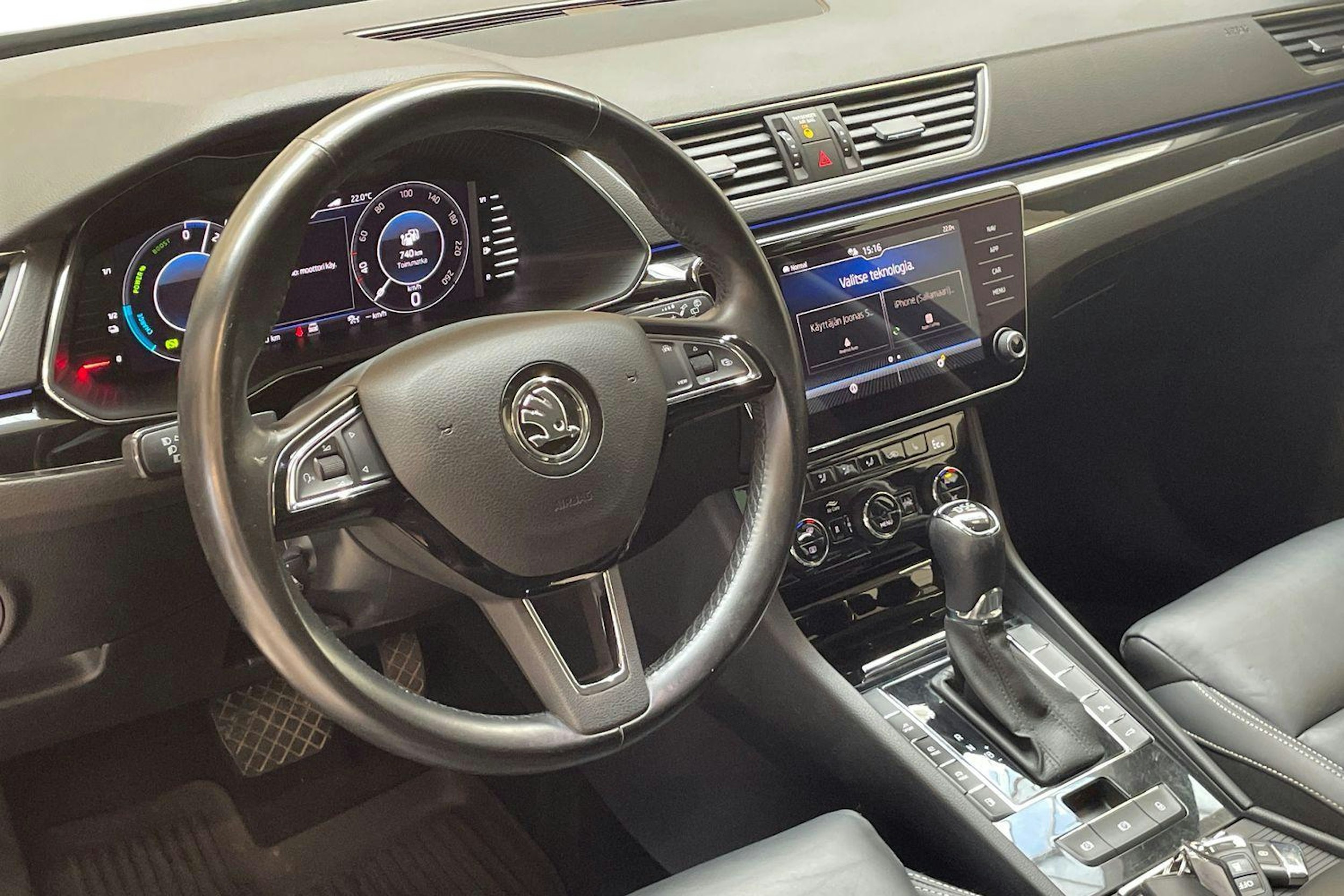 musta Skoda Superb 2020 kuva 9.