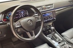 musta Skoda Superb 2020 kuva 9.
