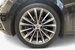 musta Skoda Superb 2020 kuva 11.