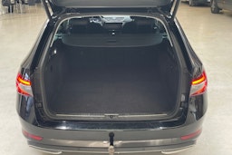 musta Skoda Superb 2020 kuva 14.