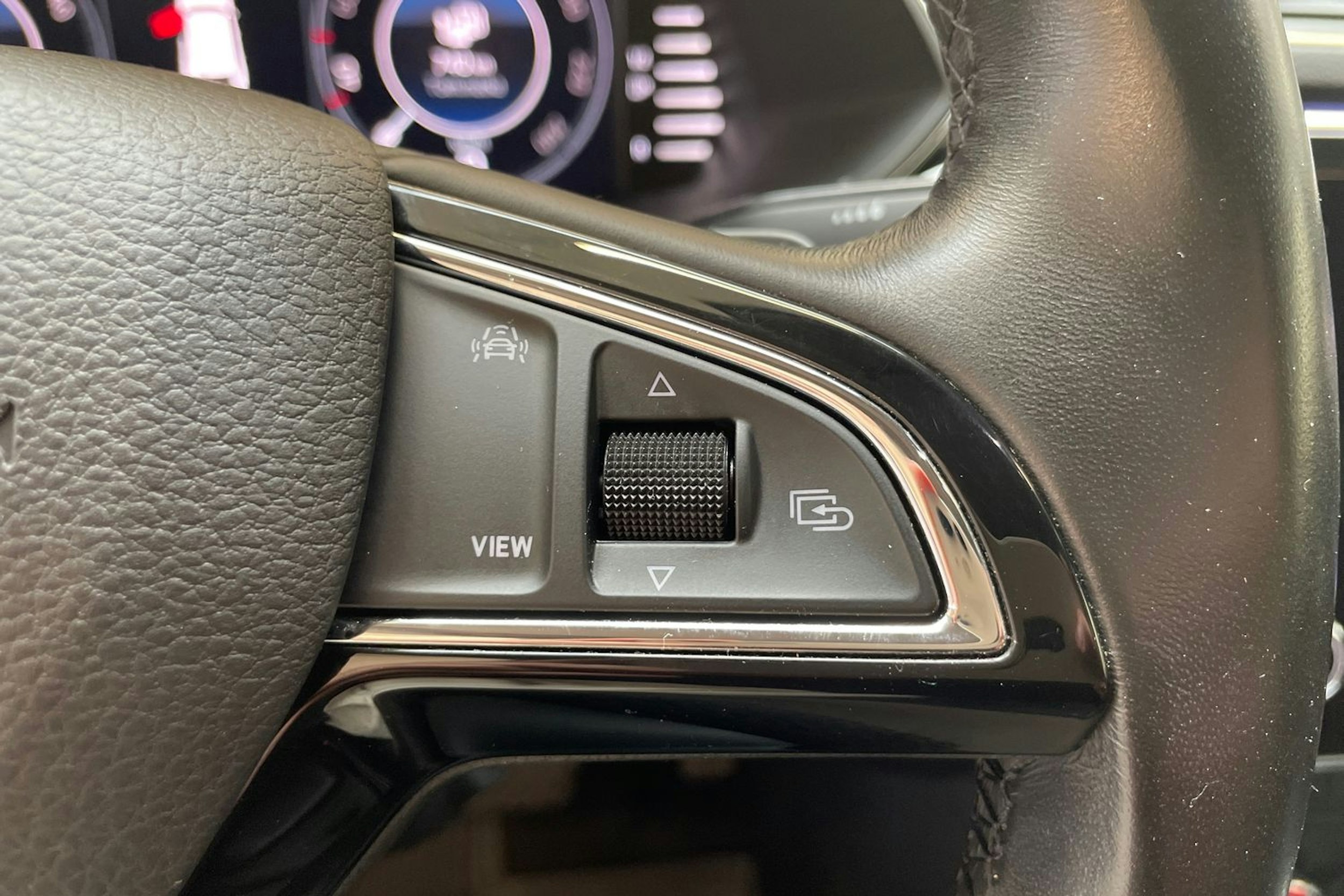 musta Skoda Superb 2020 kuva 17.