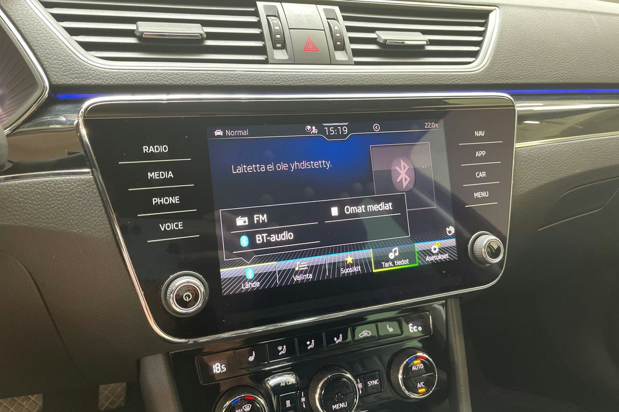 musta Skoda Superb 2020 kuva 20.
