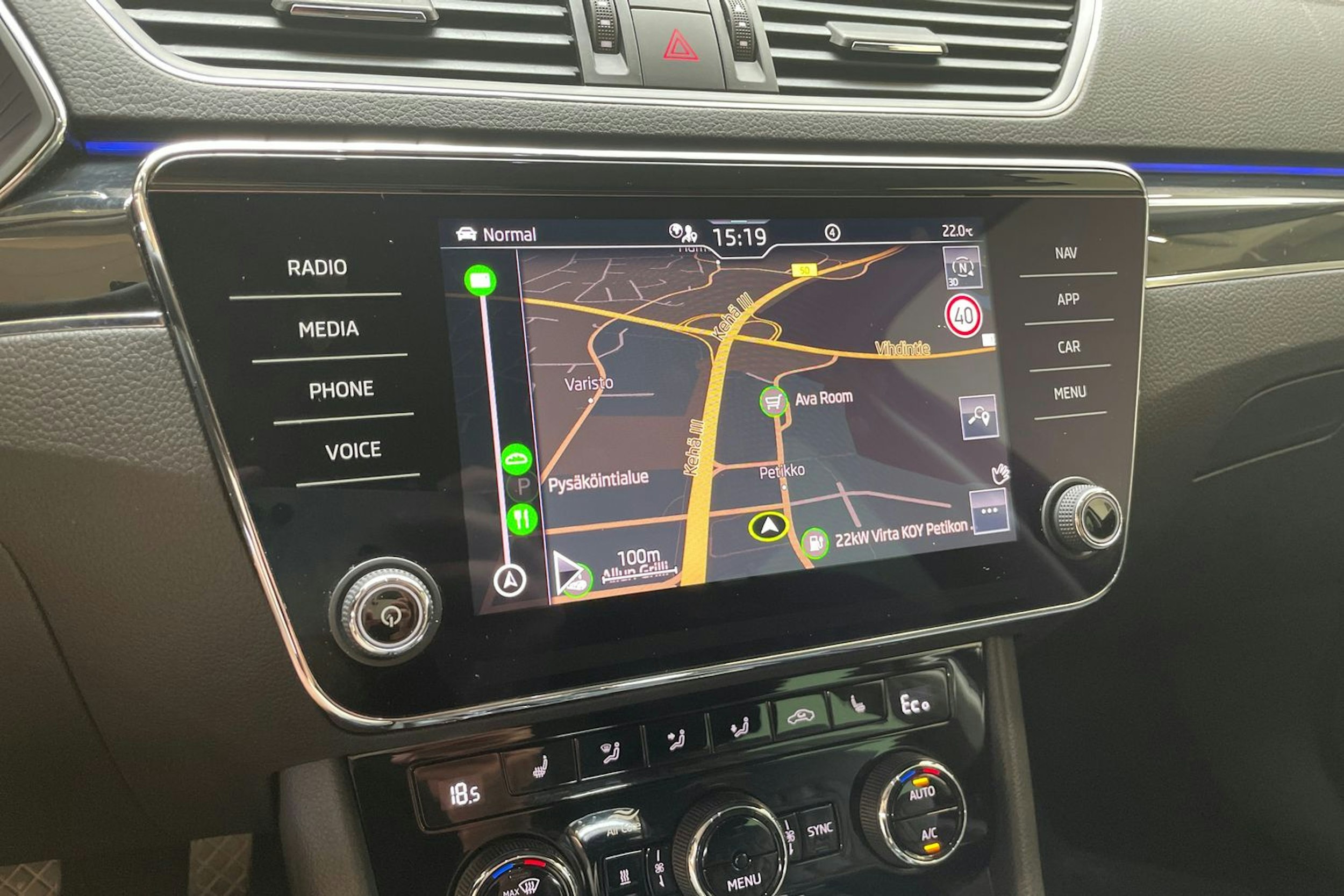 musta Skoda Superb 2020 kuva 21.