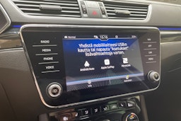 musta Skoda Superb 2020 kuva 22.