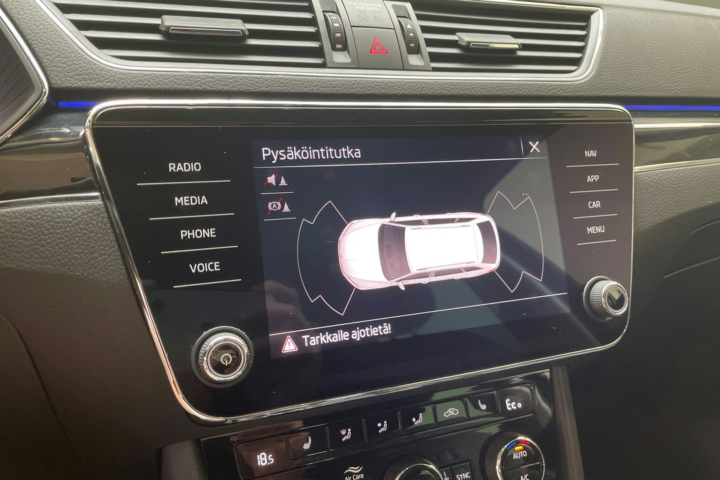 musta Skoda Superb 2020 kuva 23.