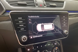 musta Skoda Superb 2020 kuva 23.