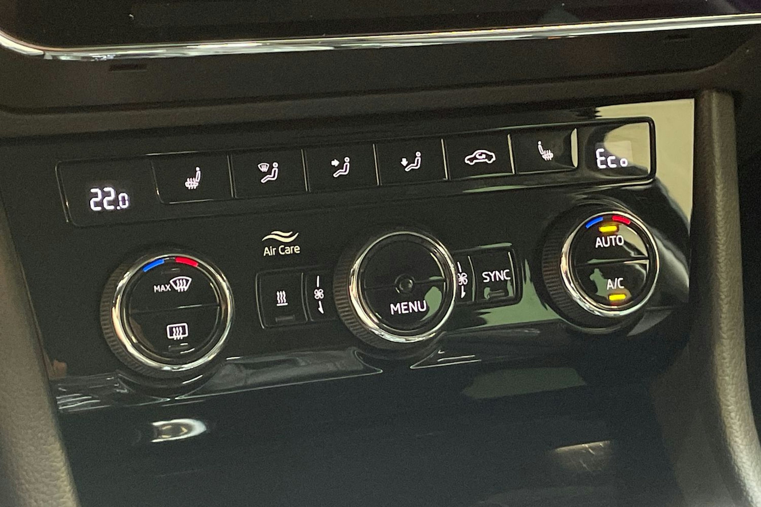musta Skoda Superb 2020 kuva 24.