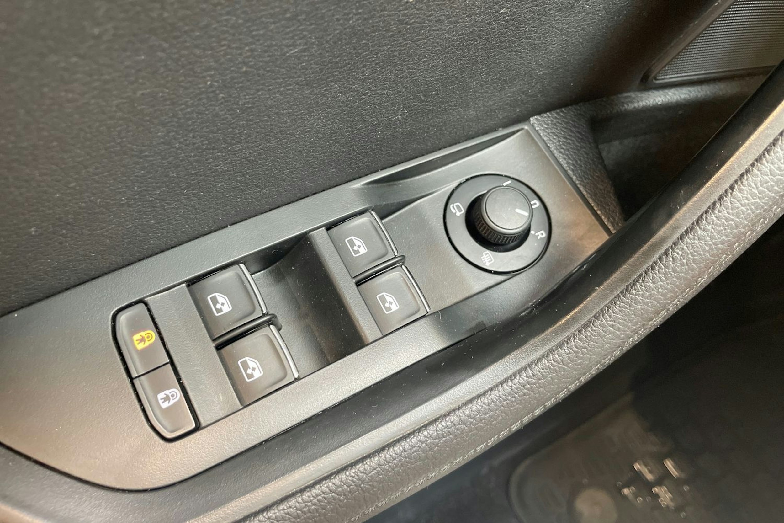 musta Skoda Superb 2020 kuva 28.