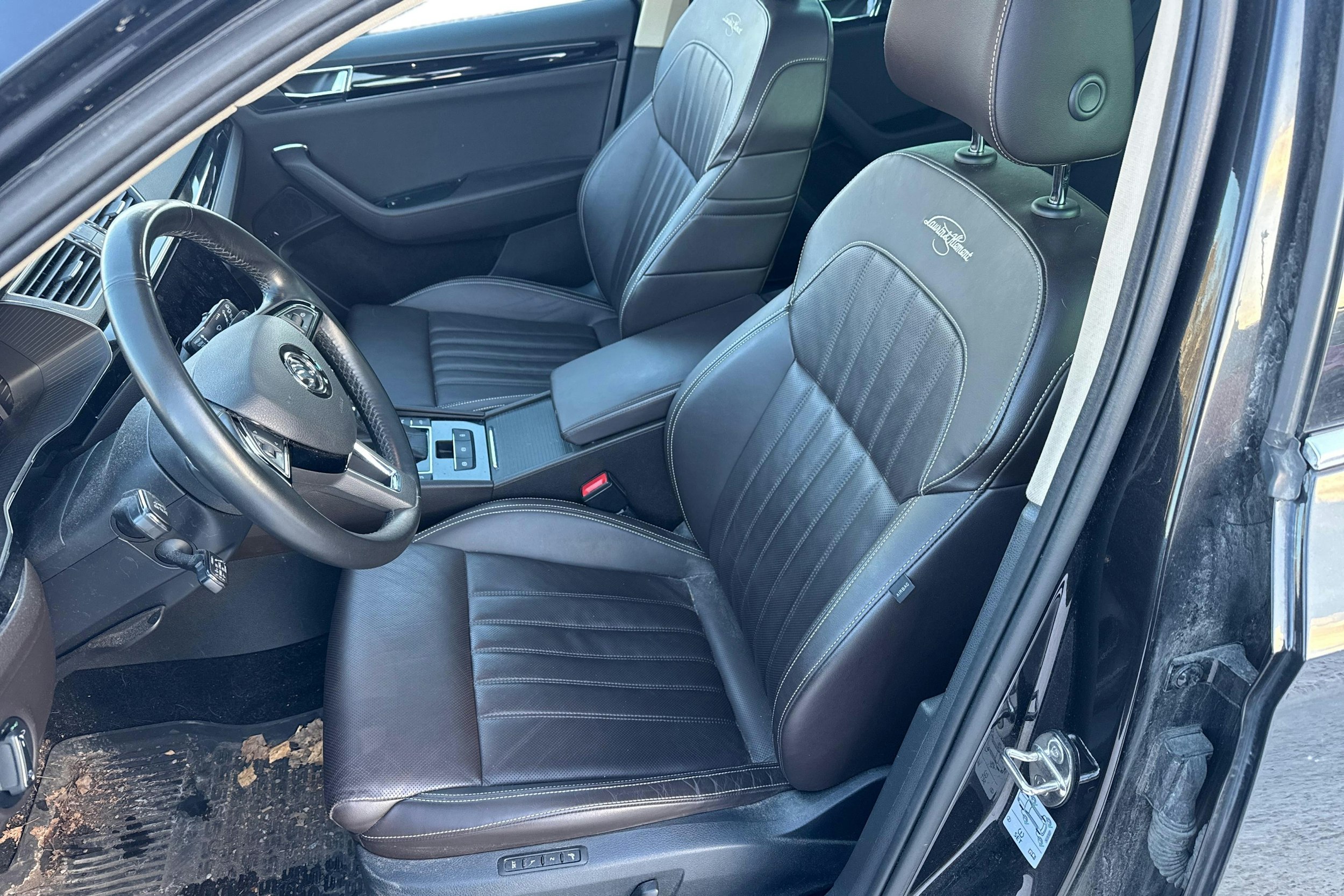 musta Skoda Superb 2020 kuva 3.