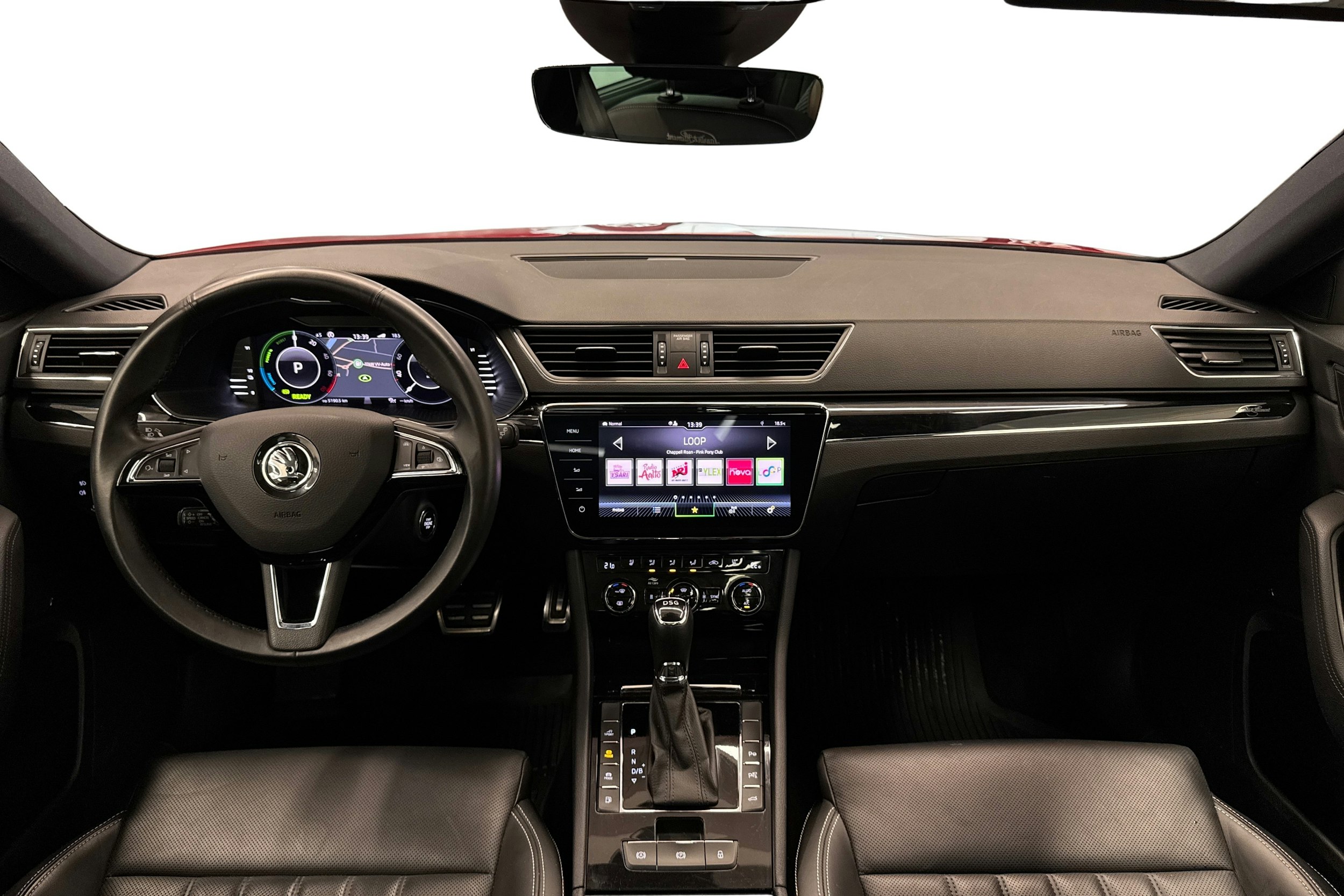 punainen Skoda Superb 2020 kuva 9.