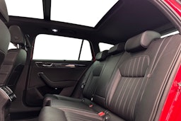 punainen Skoda Superb 2020 kuva 10.