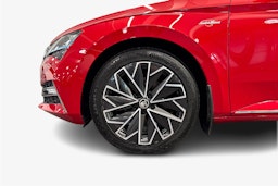 punainen Skoda Superb 2020 kuva 11.