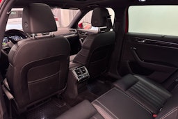 punainen Skoda Superb 2020 kuva 14.