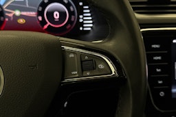 punainen Skoda Superb 2020 kuva 20.