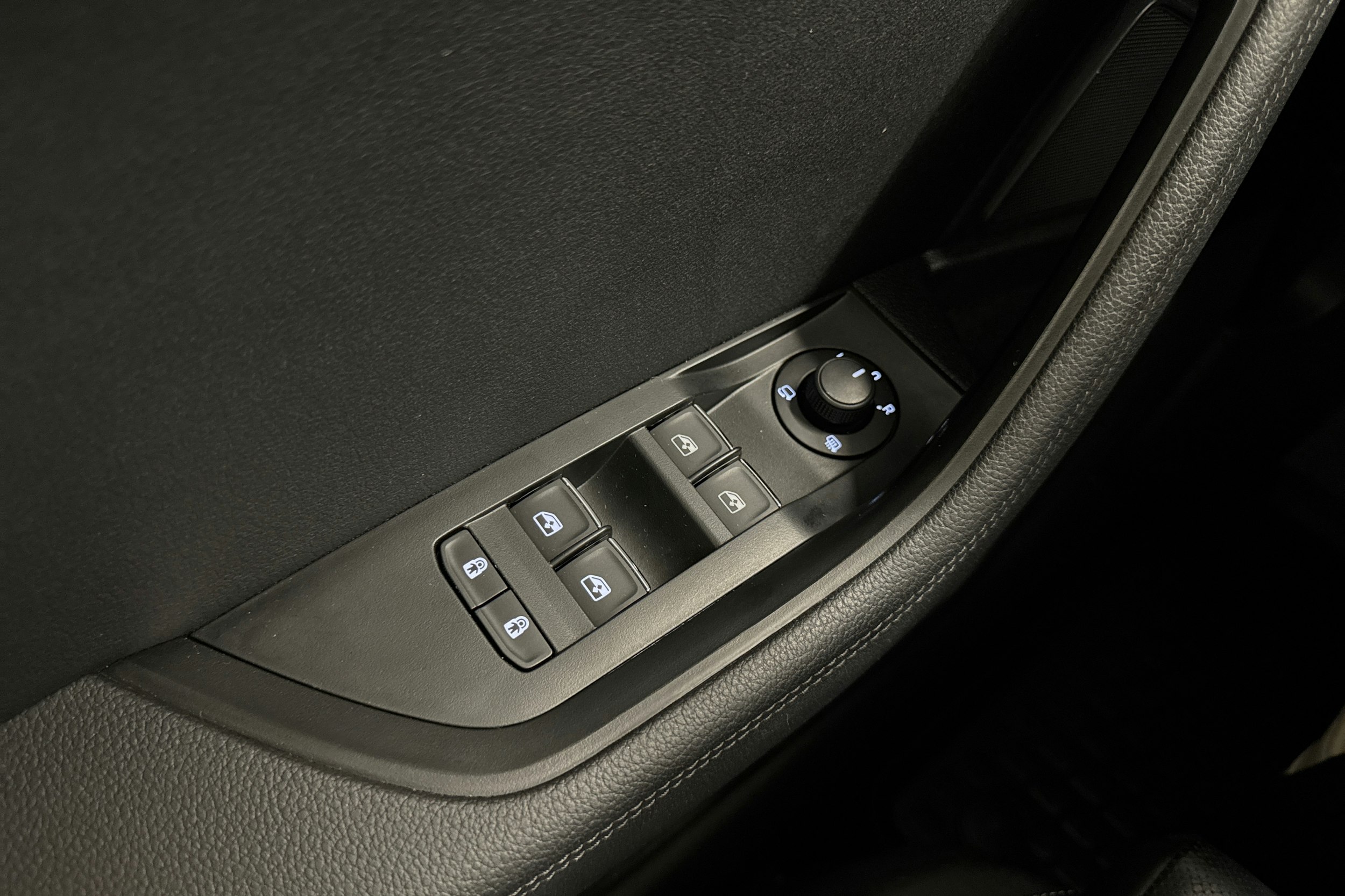 punainen Skoda Superb 2020 kuva 22.