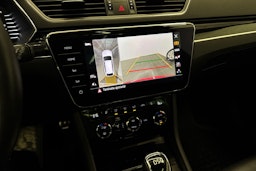 punainen Skoda Superb 2020 kuva 24.