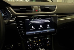 punainen Skoda Superb 2020 kuva 25.