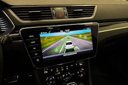 punainen Skoda Superb 2020 kuva 26.
