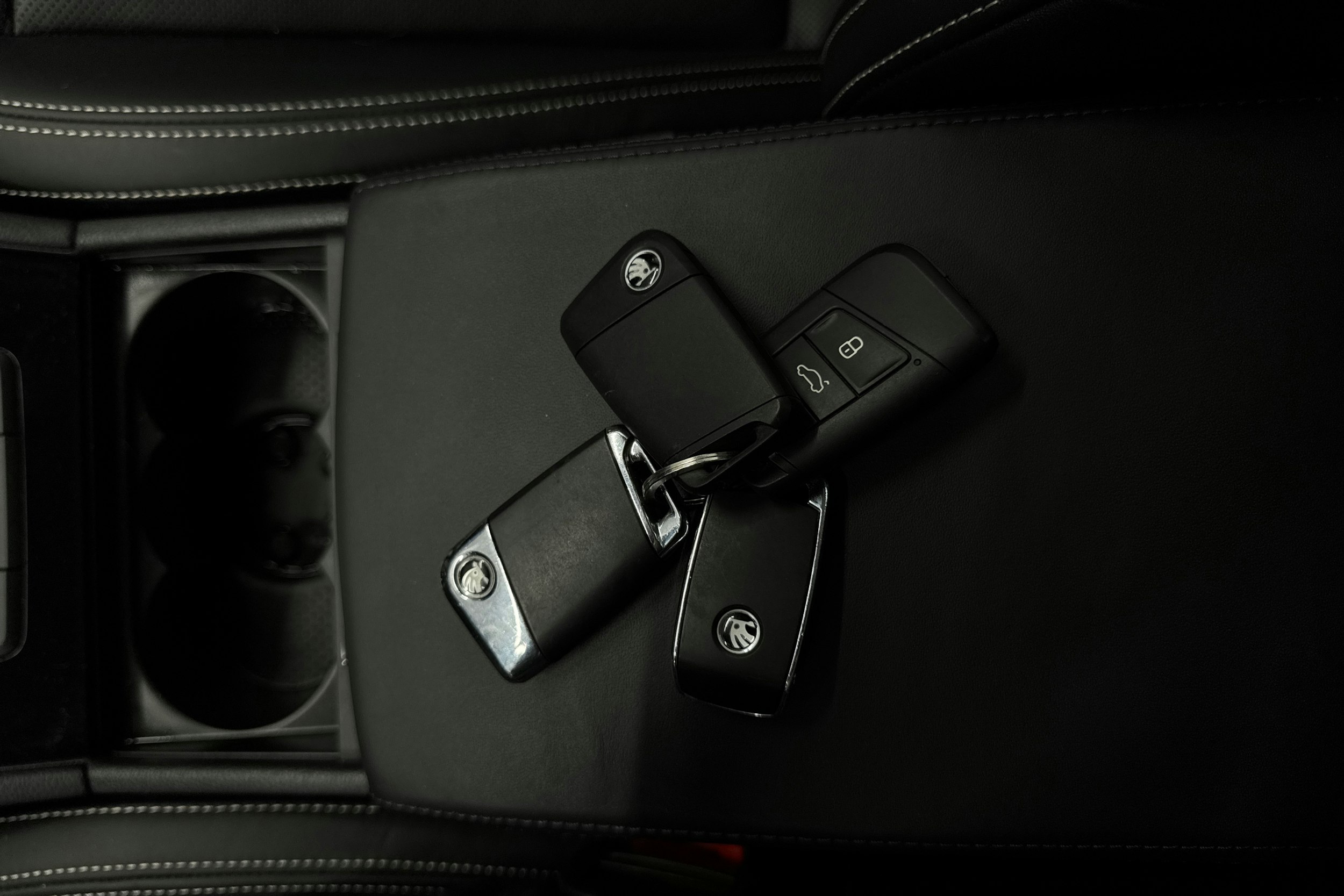 punainen Skoda Superb 2020 kuva 27.
